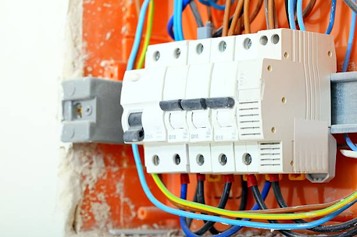 Exploring the Hybrid Design of a Type 2+3 Surge Protection Device for Layered Defense